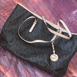 Authentic Michal Kors Jet Setter Bag